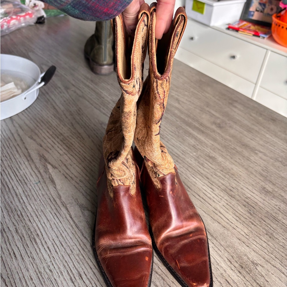 Vero Cuoio Brown Heeled Boots